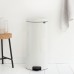 Мусорное ведро с педалью Brabantia NewIcon белое 114748 (30л) Мусорное ведро с педалью Brabantia NewIcon белое 114748 (30л)