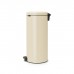 Мусорное ведро с педалью Brabantia NewIcon миндальное 114281 (30л) Мусорное ведро с педалью Brabantia NewIcon миндальное 114281 (30л)